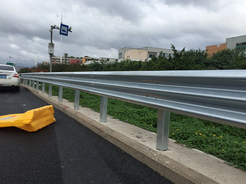 高速公路護欄